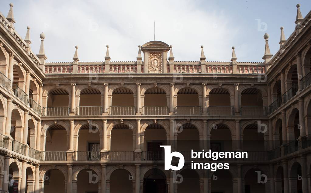 Main faculty (Colegio Mayor de San Ildefonso). Patio.