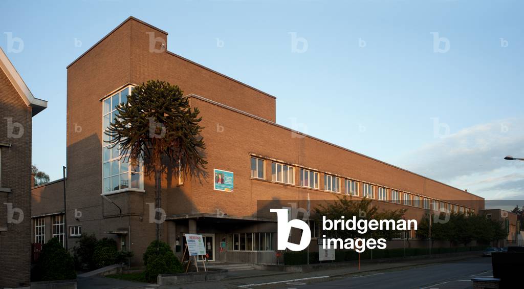 Fortstraat. School complex ( Koninklijk Atheneum). Exterior. Façade. Modernism. 1954 (?).