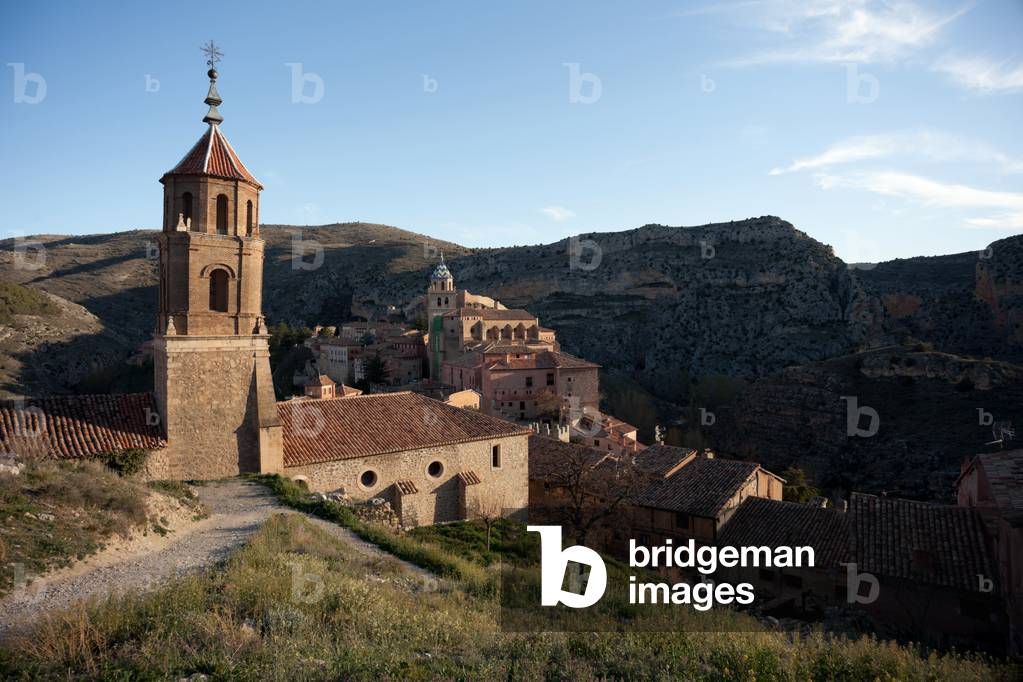 Parish church (Iglesia Santiago). The church and the city.