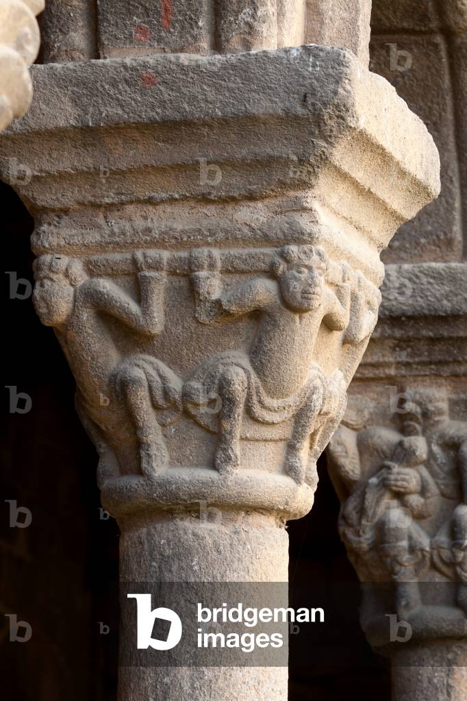 Cathedral. The cloister. A capital. Romanesque. 12th century.