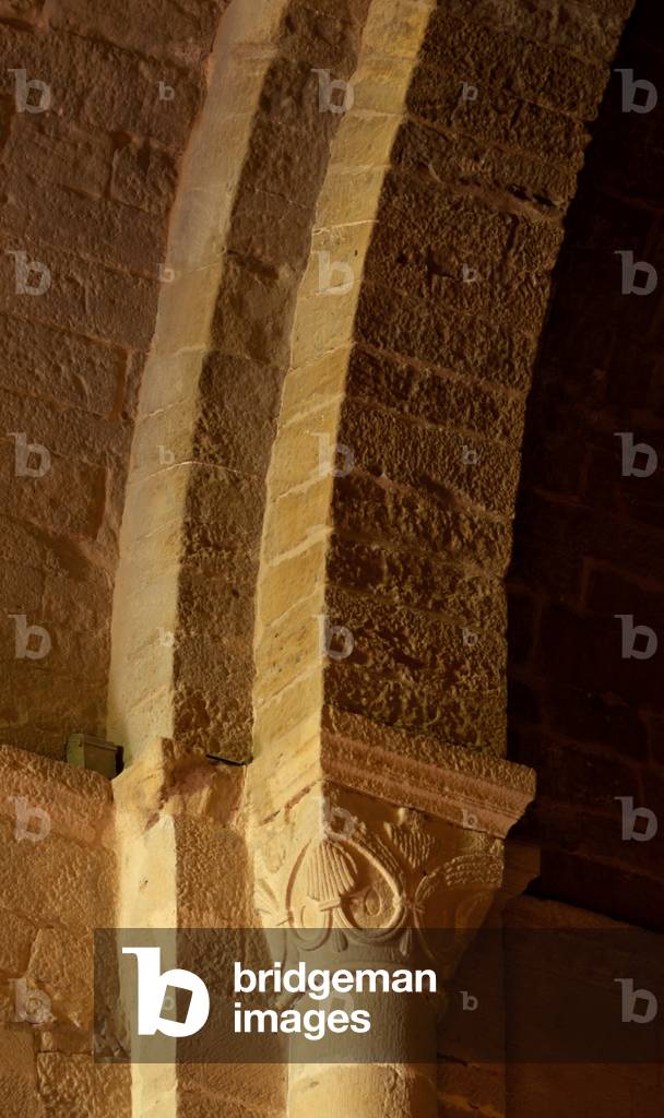 Parish church (Església de Santa Maria). Interior. A capital. Romanesque.