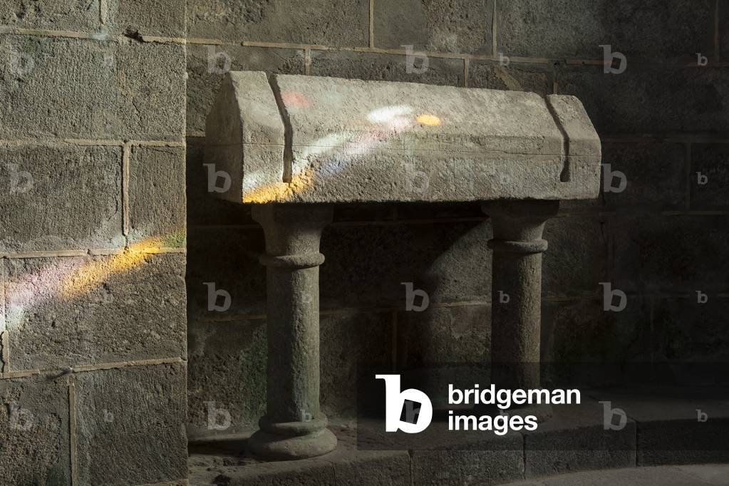 Collegiate church (Collégiale Saint-Pierre). Interior. A sarcophagus.