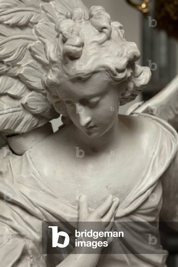 Collegiate church (Sint-Walburgakerk). Interior. North crossing. Altar (Kapel broederschap Onze-Lieve-Vrouw van Halle). Late Baroque. Detail. An angel. Polychromed wood. 1735.