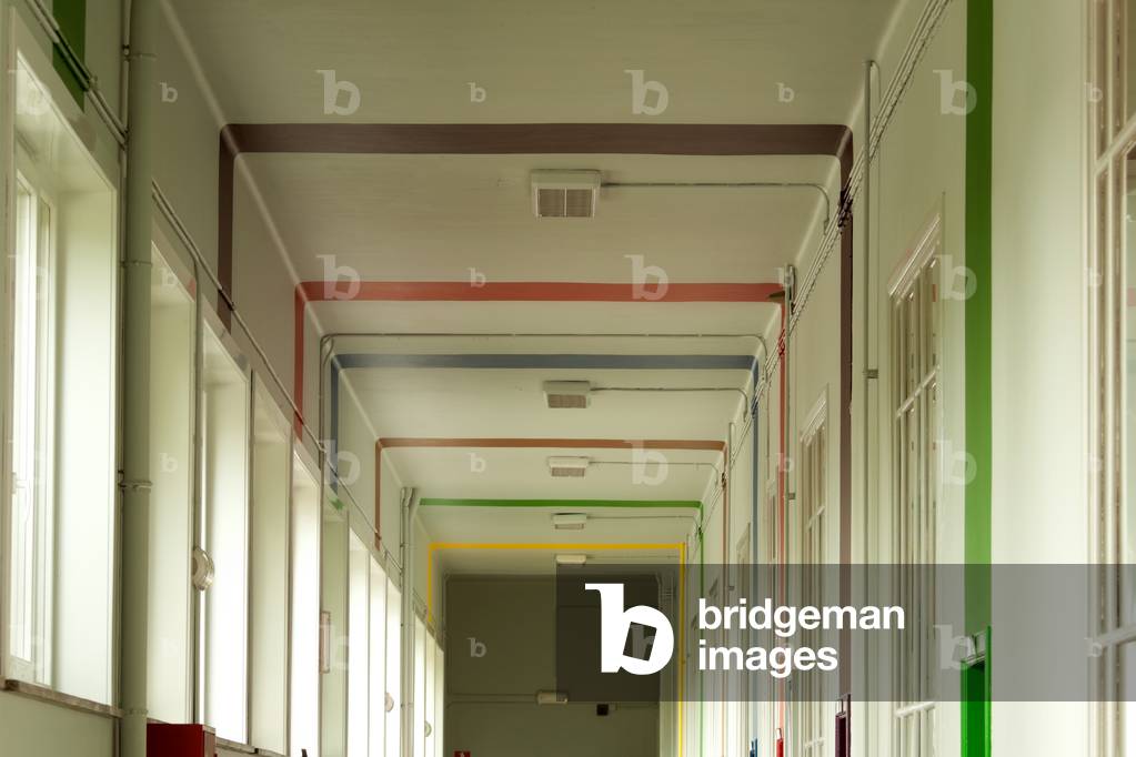 Fortstraat. School complex ( Koninklijk Atheneum). Interior. Passage second floor.