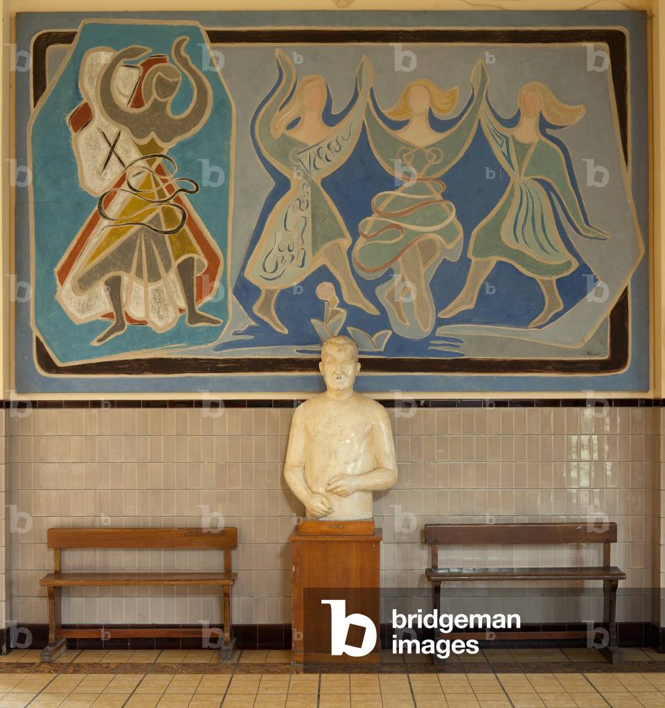 Fortstraat. School complex ( Koninklijk Atheneum). Interior. C. Permeke (?). Sculpture. Bust. Plastre (?)Painting.