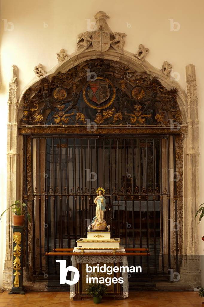Church (Iglesia del Salvador). Interior. South aisle. The apse chapel. The entrance. Ironwork.