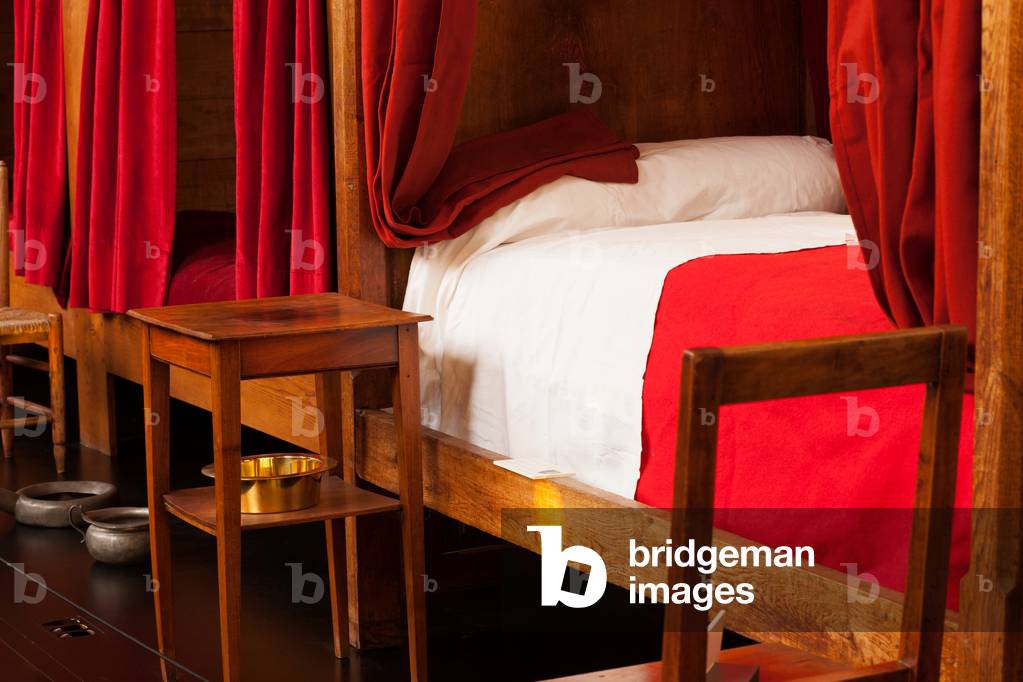 Sickroom. Furniture. A bed. 19th century.