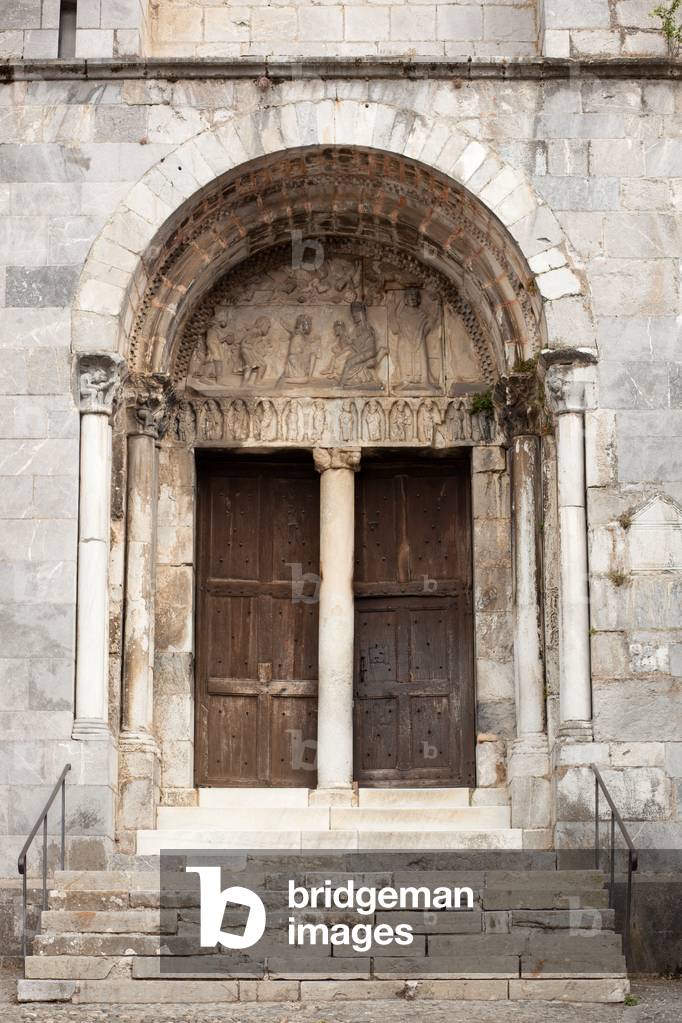 Former cathedral (Ancienne cathédrale Notre-Dame). West entrance portal.