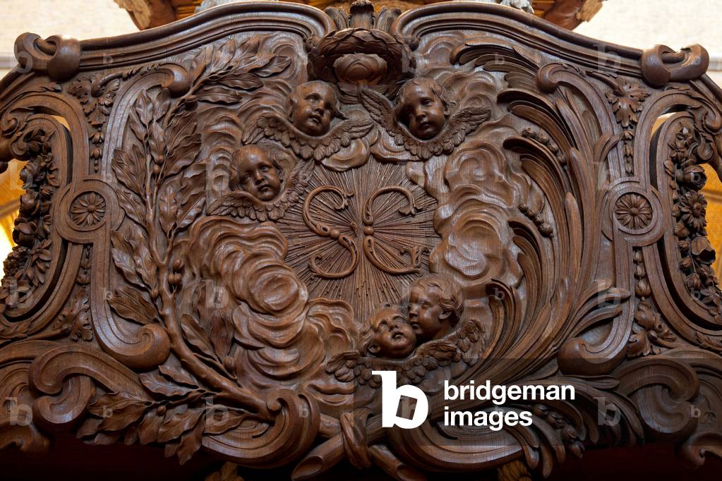 Collegiate church. Interior. Pulpit. Laurent Delvaux (1696-1778). Marble and wood. Baroque. Detail. Bas-relief in wood.