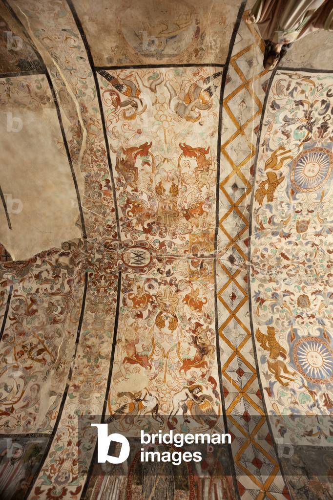 Parish church (Església de la Mare de Déu de Solers). Interior. The nave, the ceilings. Mural paintings. 16th century (?).