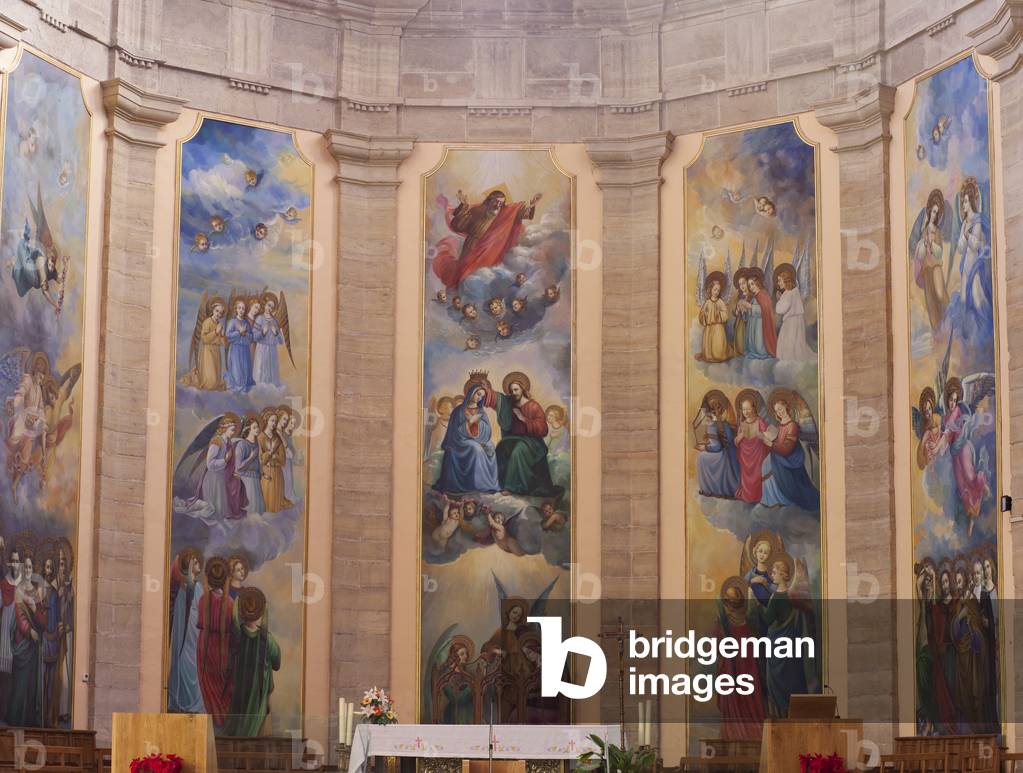 Parish church (Església parroquial de Sant Jaume). Interior. The nave. The choir head. The paintings.