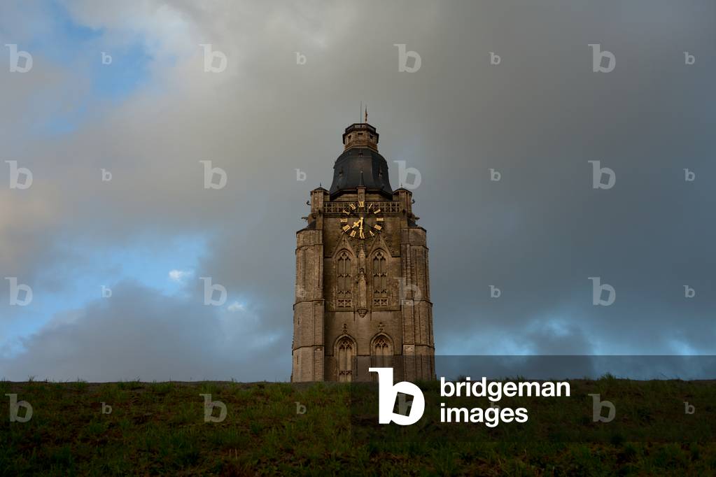 Collegiate church (Sint-Walburgakerk). Exterior. The tower. West.