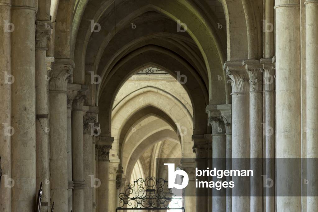 Cathedral (Cathédrale Notre-Dame). Interior. The south aisle. Gothic.