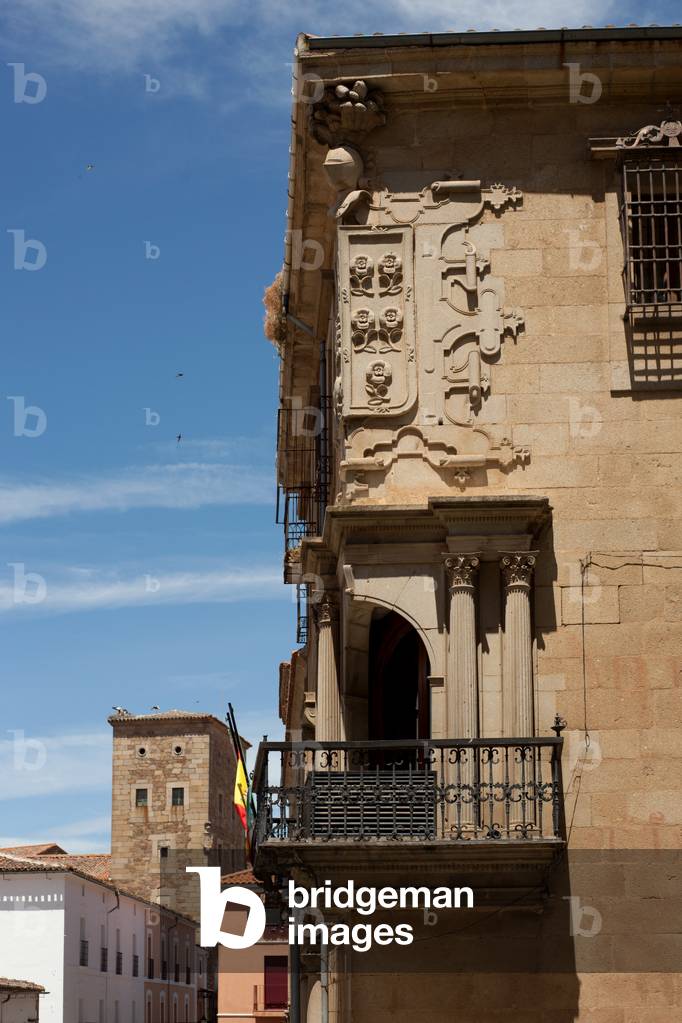 Gentleman's house, The dean's house (Casa del Deán). Façade. The corner. A balcony.