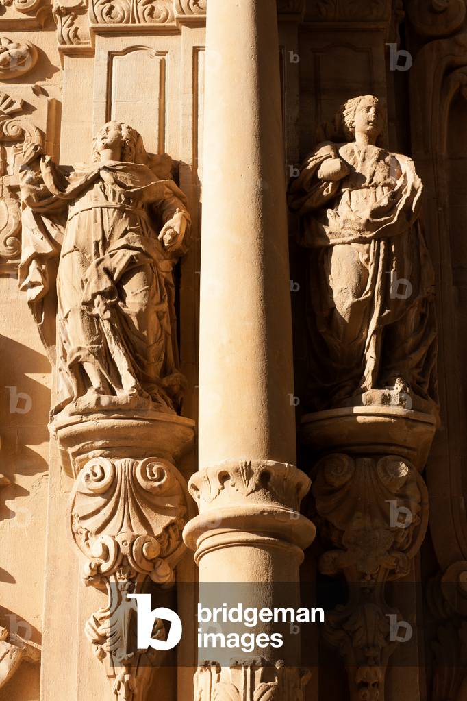 Sanctuary (Cova de Sant Ignasi). The church. Exterior. West façade. The entrance porch. Detail. Statues on right doorjamb. Baroque. 18th century.