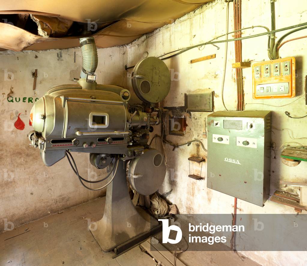 Former hotel (Hostal Vell - la Toranesa). Interior. The cinema projection room. Cinema projector (Ossa Pergam tipo PVIII).