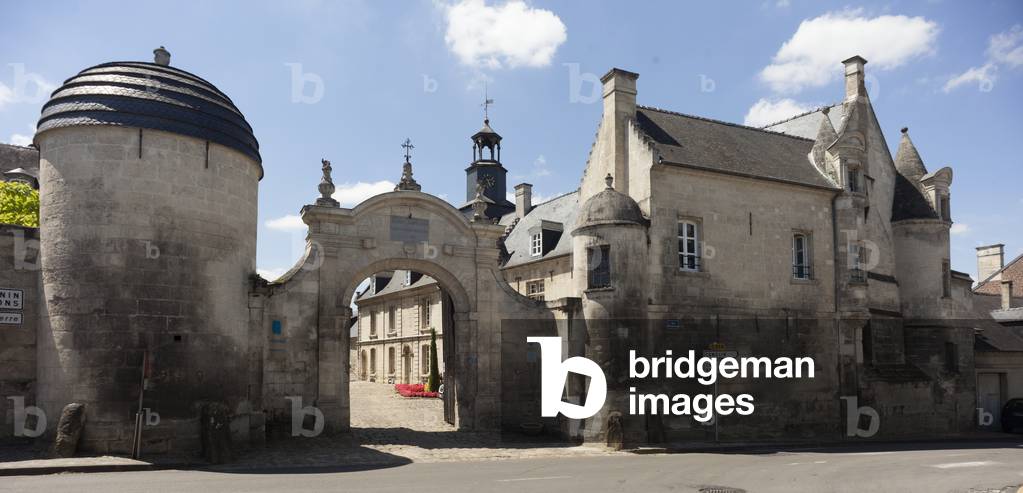 Former hospital (Hôtel de Fourcroy). Actually an orphanage founded by Bernard Potier in 1661.
