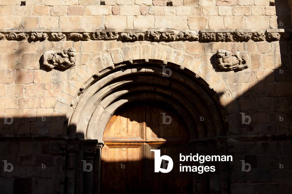 Cathedral. Exterior. West façade. Detail. The portal upper part. The frieze. The lion figures. Romanesque. 12th century.
