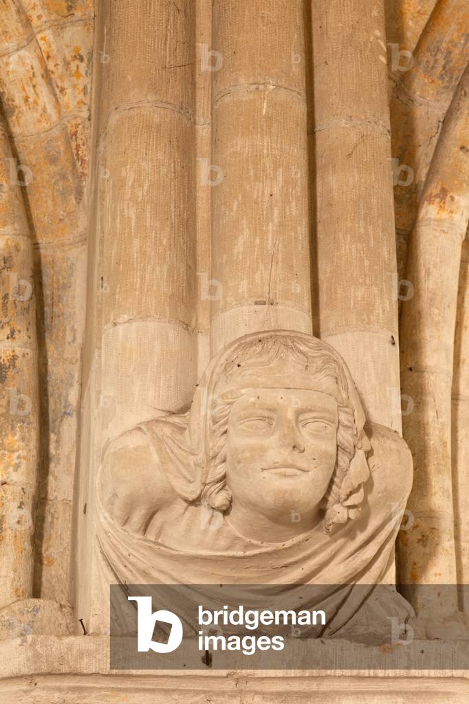 Church (Église Saint-Sauveur du Petit-Andely). Interior. The choir. A corbel.