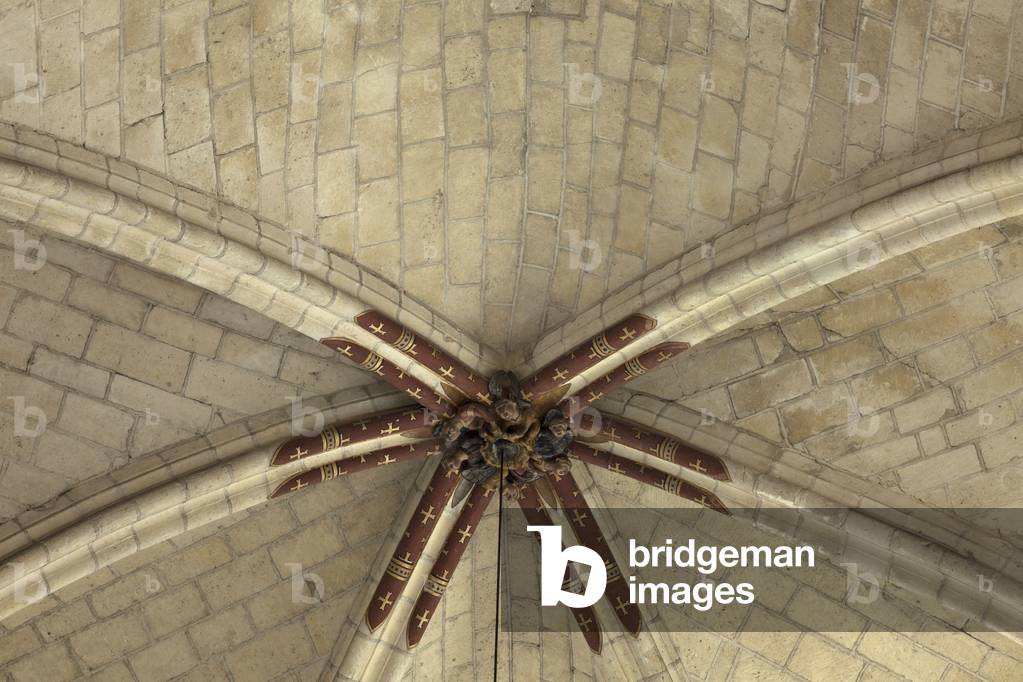 Cathedral (Basilique-cathédrale Saint-Gervais-et-Saint-Protais). Interior. The choir. The vaults. The keystone. 13th century.