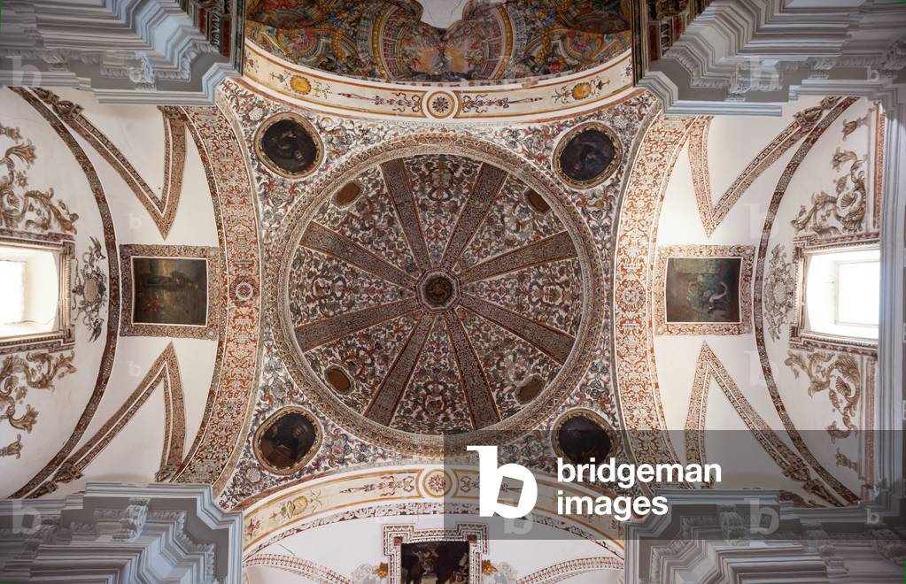 Parish church (Iglesia de San Agustín). Interior. Wall paintings. Baroque. The cupola. 17th century.
