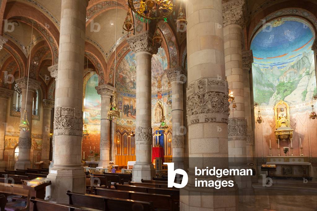 City site mount Tibidabo. The basilic church Holy hearth (Església de Sagrat Cor). Interior. South aisle. Eclecticism.