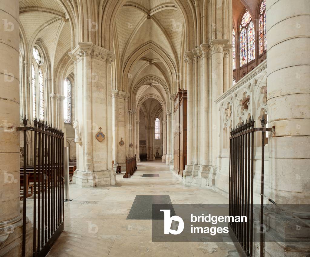 Cathedral (Cathédrale Saint-Pierre-et-Saint-Paul). Interior. Gothic. 13th The ambulatory. century.