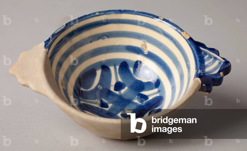 A bowl with lobed handles. Blue decoration. Second half 17th century. Museum inventory no: 1734.1.