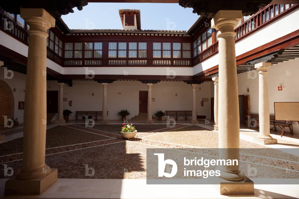 Palace (Palacio de los Condes de Valparaiso). Interior. Patio.