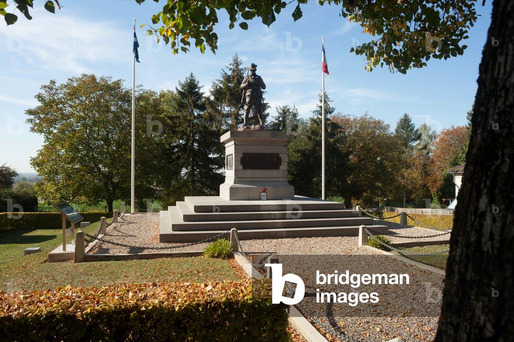 The Australian Monument recalls the heroic actions in a neighbourhood of the town by Australian soldiers in 1918.