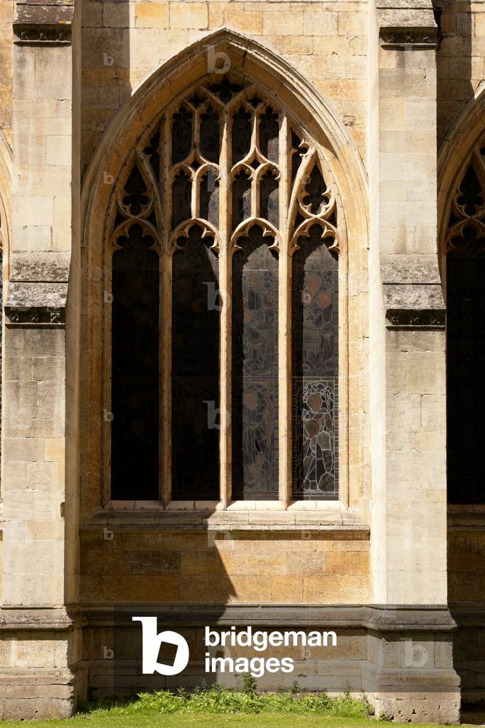 Cathedral. Exterior. South nave. A window. Top. Gothic. 12th - 13th century.