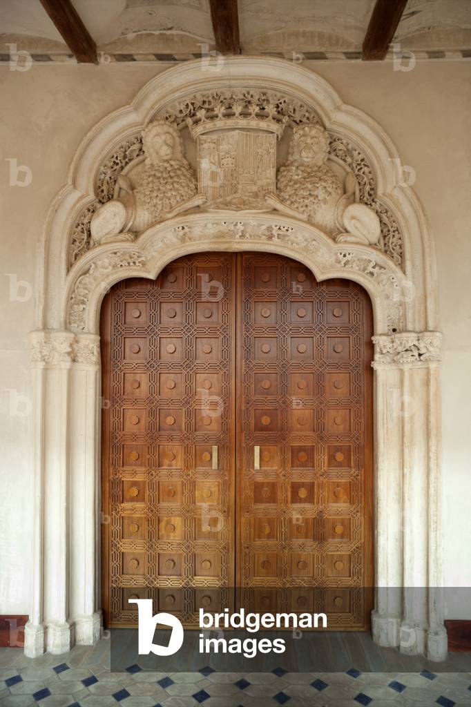 Palace (Aljafería). The Palace of the Catholic Kings (El Palacio de los Reyes Cotólicos). Interior. The portal.