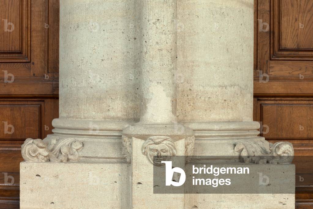 Cathedral (Basilique Cathédrale Notre-Dame de l'Assomption de Sées). Interior. Column basements.