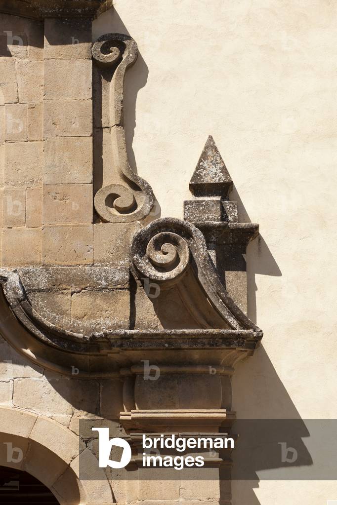 Madrona, parish of Saint Peter (parròquia de Sant Pere). The church (Església Sant Pere). West façade. Detail. Baroque.