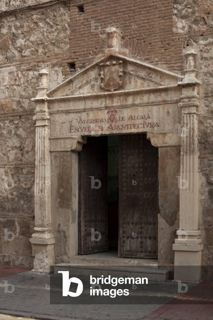 Calle Santa Ursula. Portal. University faculty of architecture (Escuela de Arquitectura).