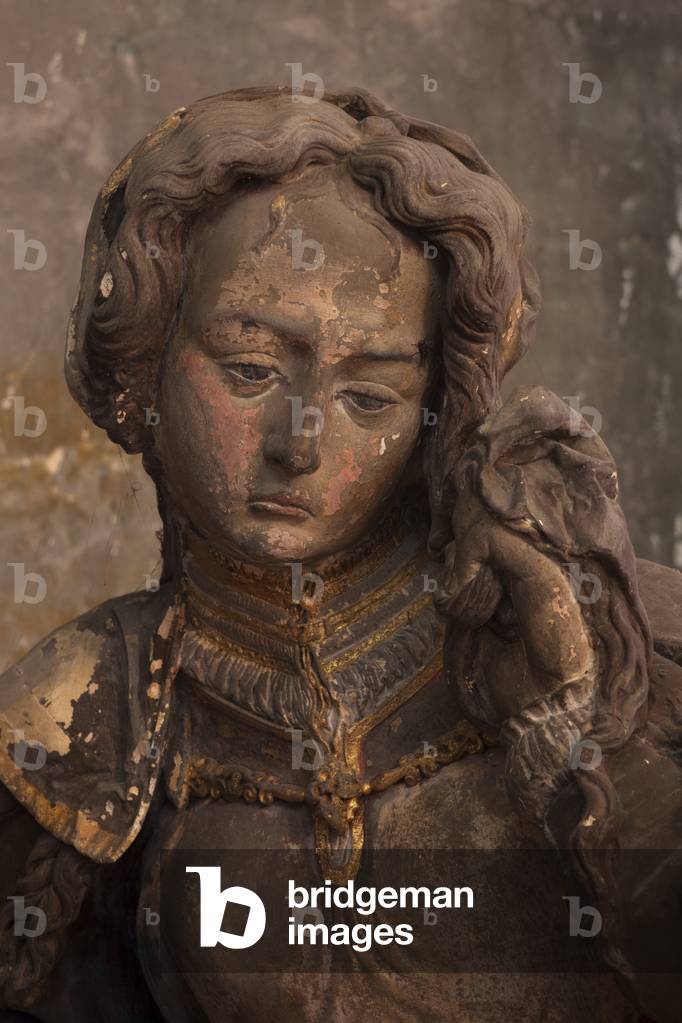 Former priory (Ancien prieuré Saint-Ayoul). The church (Église Saint-Ayoul). Interior. Calvary (Calvaire/Dépoloration'. Detail. The statue of Magdalena. The head. Polychrome stone. 16th century.