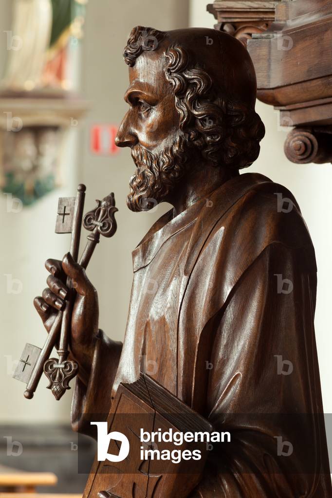 Parish church (Sint-Ursmaruskerk Zegelsem). Interior. The pulpit. Detail. Statue of Saint Peter.