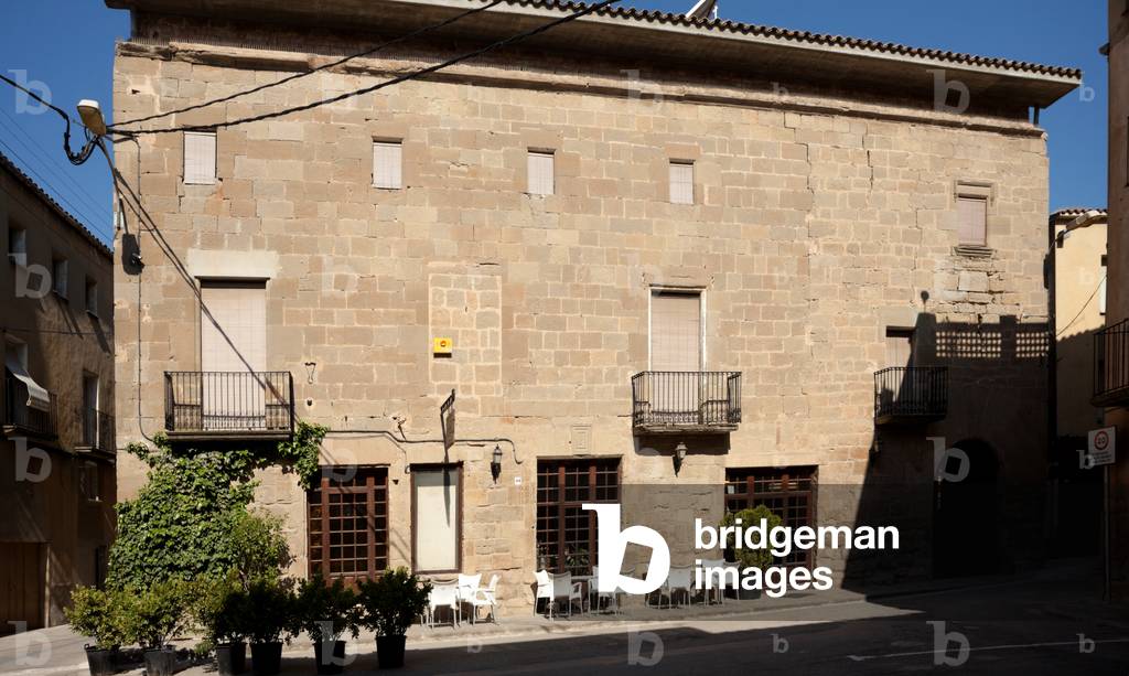 Former hotel (Hostal Vell - la Toranesa). Façade. 16th century (?).