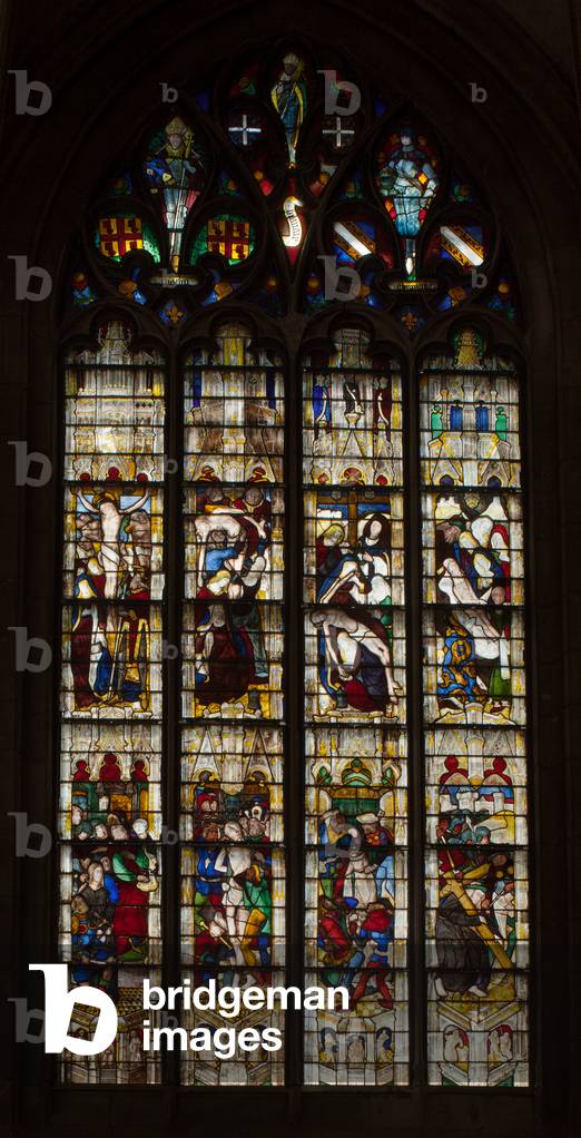 Interior. The apse chapel. The stained glass windows., Cathédrale Notre-Dame, Eure, Normandie, France