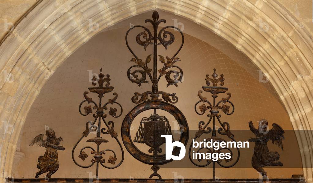 Church (Iglesia de Santa Maria de los Reales Alcázares). The cloister. A chapel (Capilla del Cristo de los Toreros). The fence. Detail. Upper part. Ironwork.