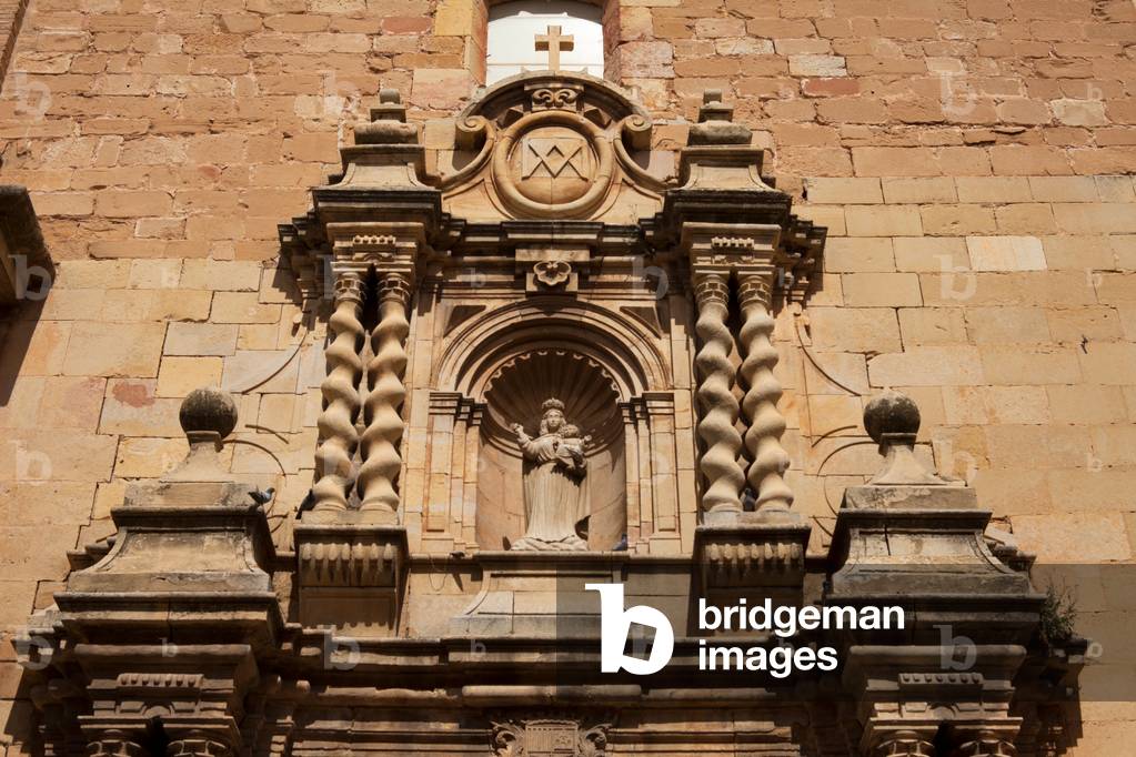 Parish church (Iglesia de Santa Maria la Mayor). West façade. Entrance porch. Baroque. Detail top.
