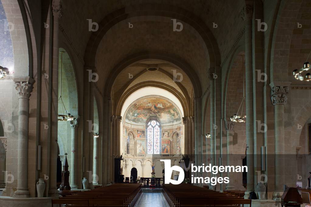 Cathedral (Cathédrale Notre-Dame-de-l'Assomption de Lescar). Interior. Thenave.