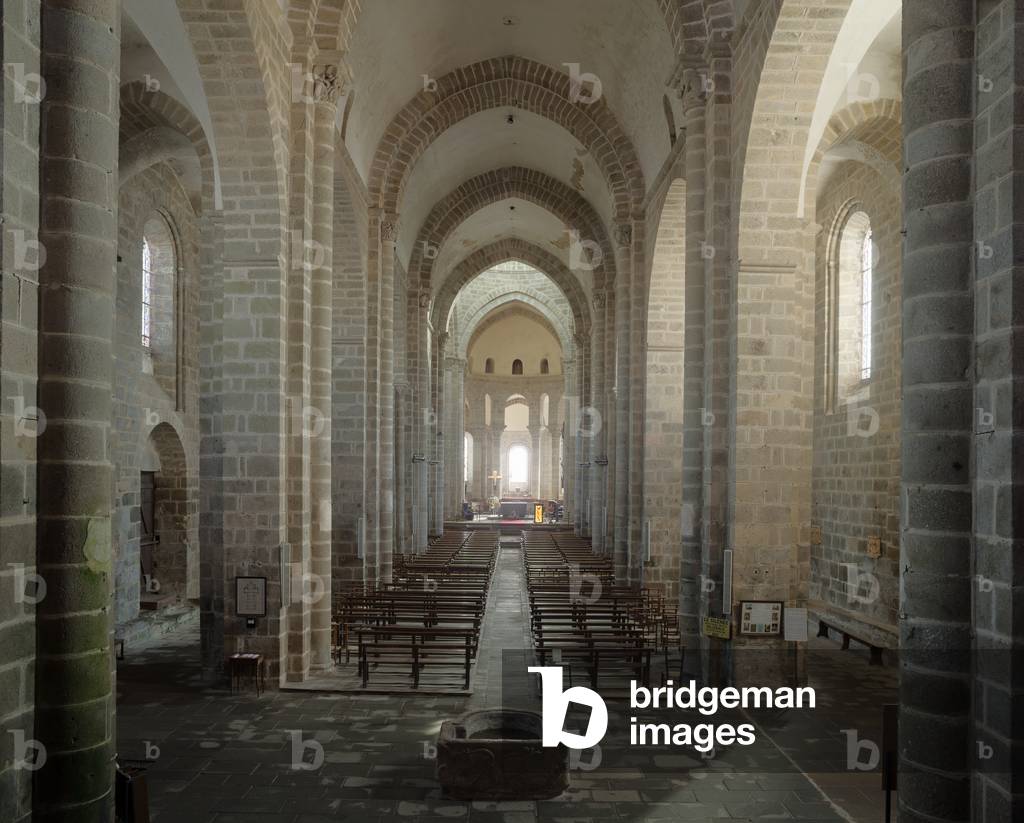 Collegiate church (Collégiale Saint-Pierre). Interior. The nave.