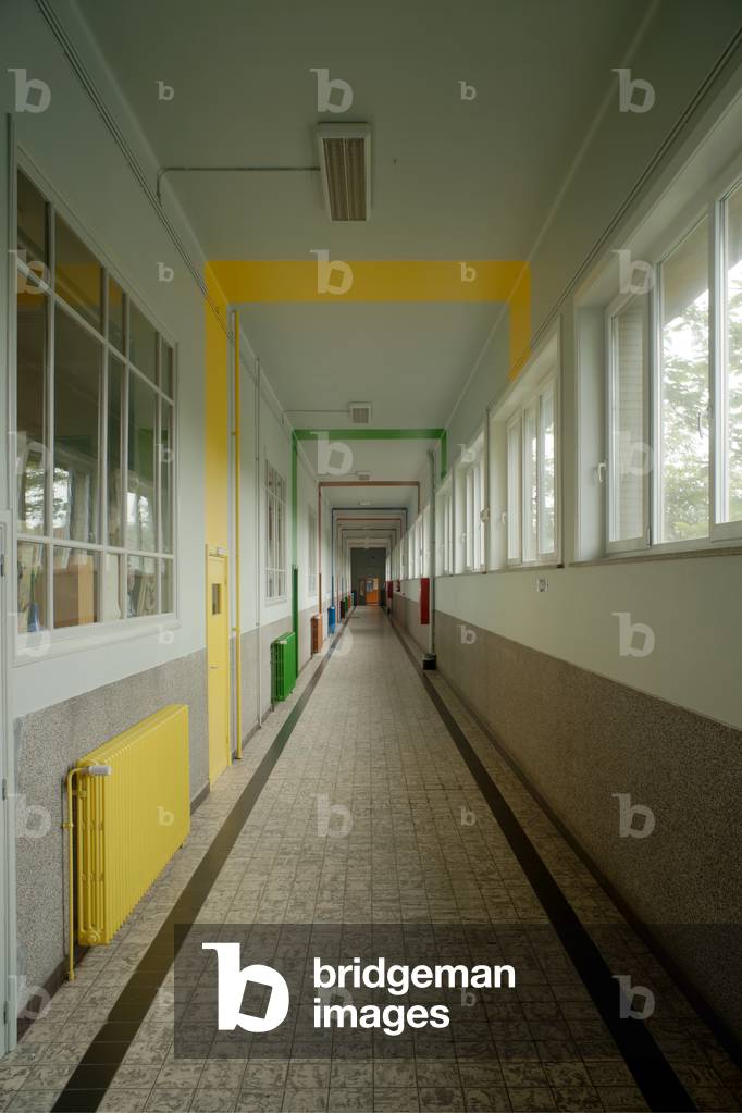 Fortstraat. School complex ( Koninklijk Atheneum). Interior. Passage second floor.