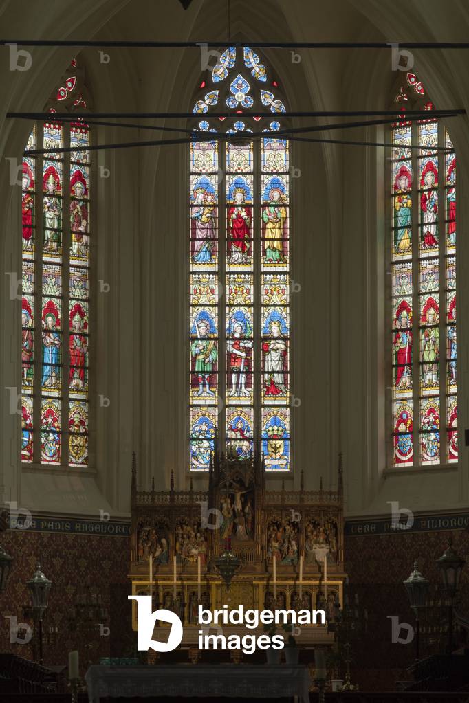 Collegiate church (Sint-Hermeskerk). Interior. The choir and main altar.