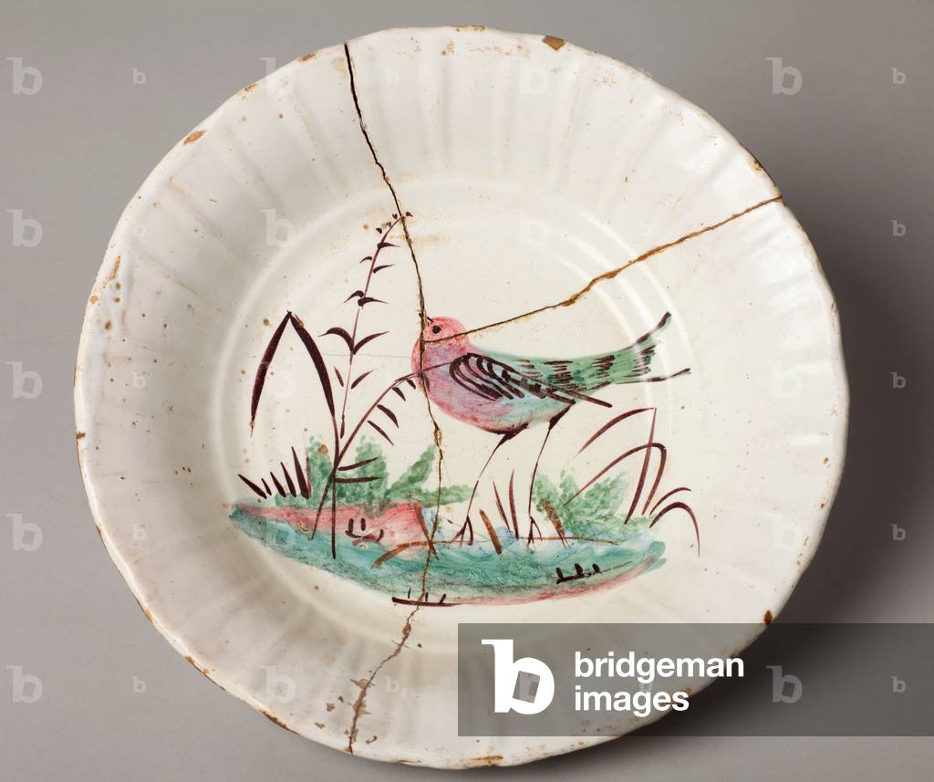 A dish. Ceramic work. Polychrome decoration. 19th century. Museum inventory no: 415.