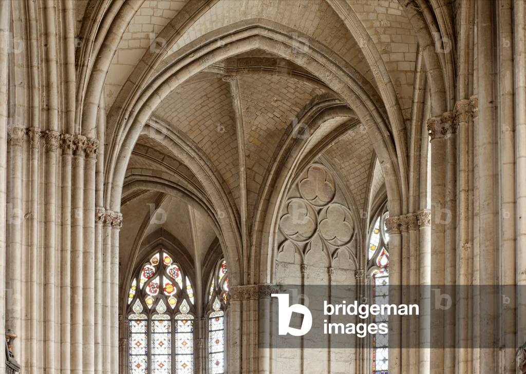 Interior. The ambulatory., Cathédrale Notre-Dame, Eure, Normandie, France
