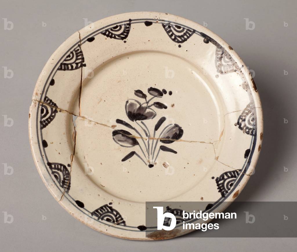 A dish. Ceramic work. Blue decoration. Barcelona. End 18th - begin 19th century. Museum inventory no: 429.