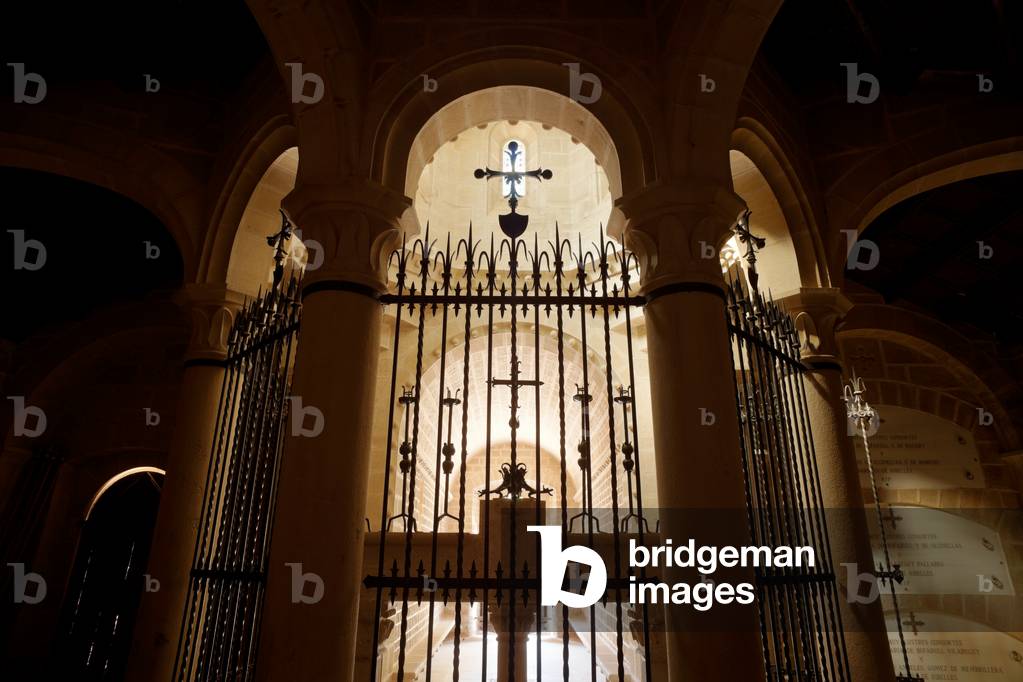 Ribelles. The family chapel. Interior. The ambulatory. The fence. Ironwork. Modernism/eclecticism.