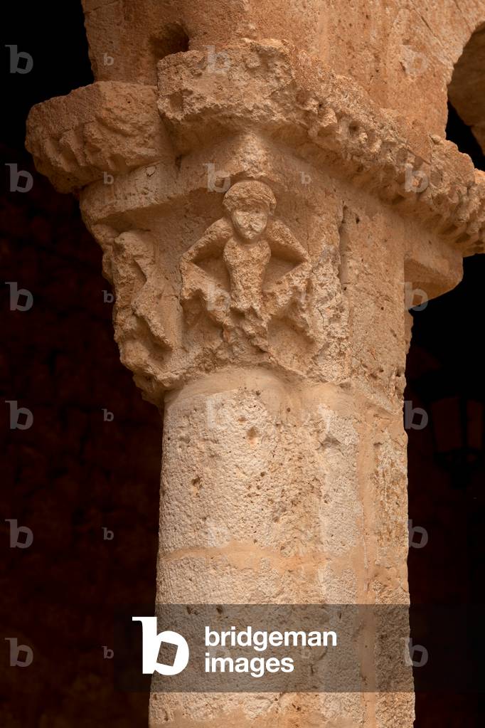 Church (Iglesia de San Miguel). The portico. A capital. Romanesque.